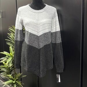 AB Studio Knit Pullover crewneck,V cut hemline,4% wool,warm sweater